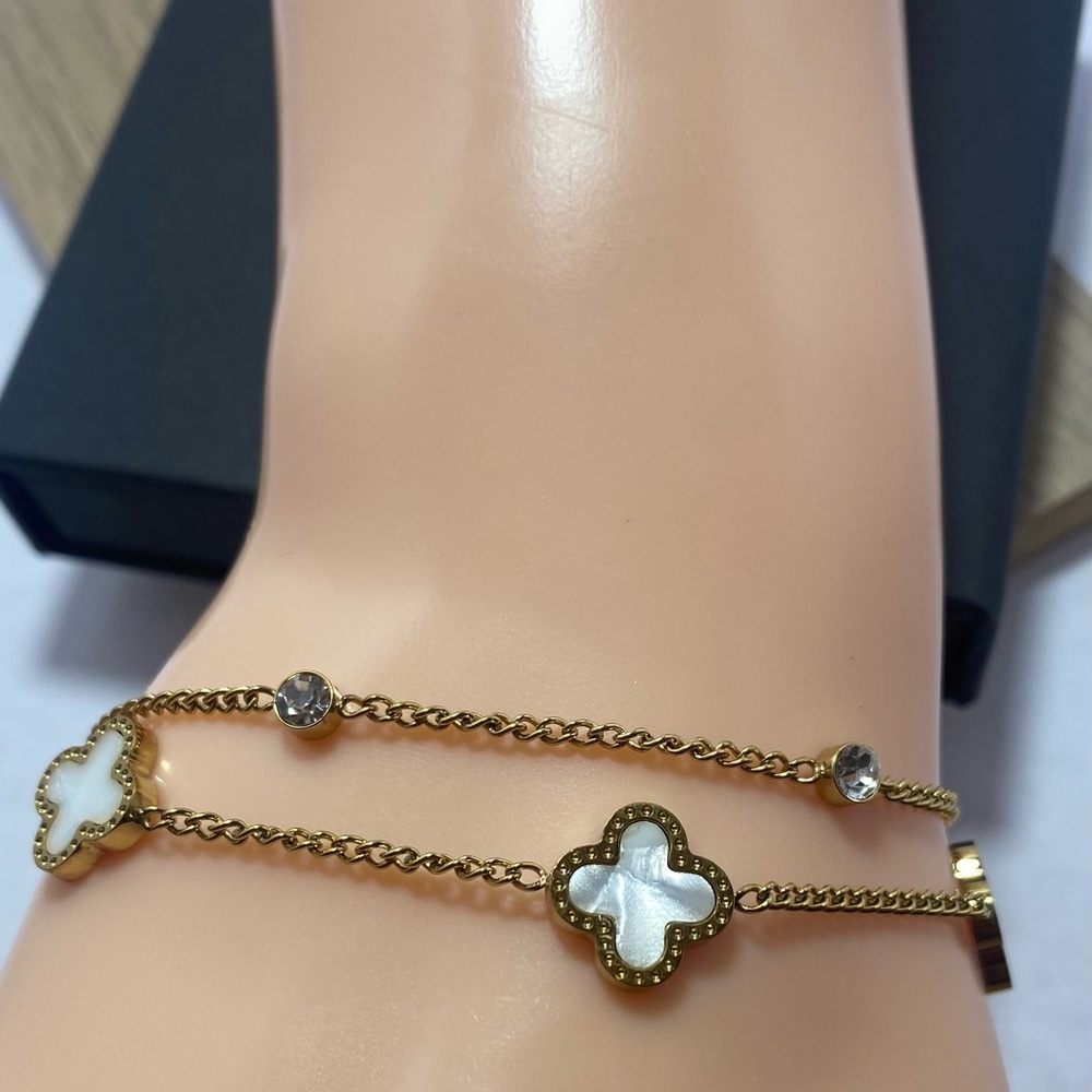 Elegant Gold and White Bracelet